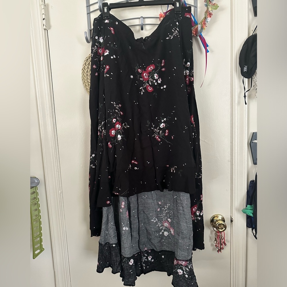 Torrid Hi-Lo/High-Low Black Floral Skirt